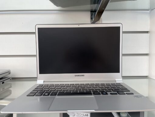 SAMSUNG NP900X ultrabook Intel i5 4 GB RAM 240 GB SSD 13.3" Win 11 Laptop